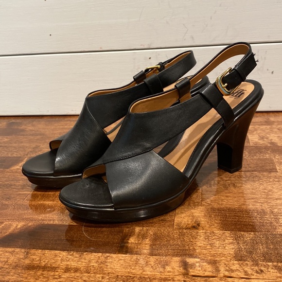 Sofft Size 10 Leather Heels - Picture 2 of 8